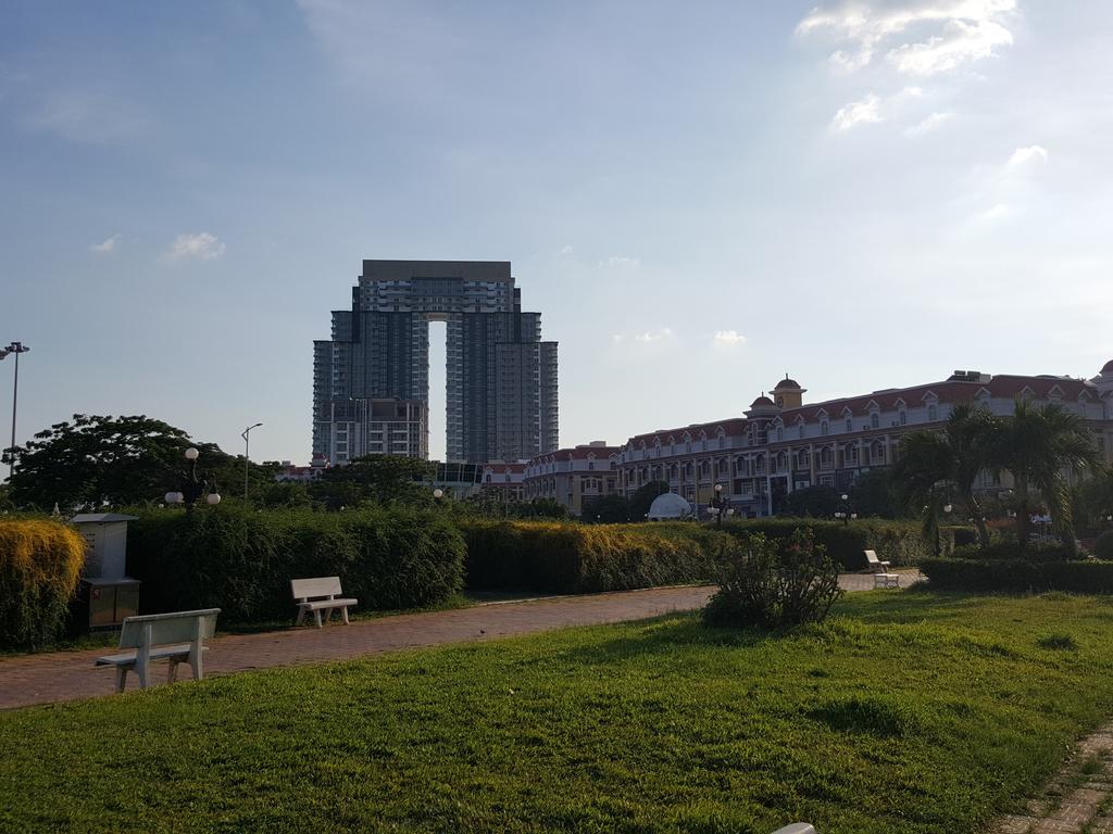 The Little Garden Boutique Hotel Phnom Penh Exterior photo